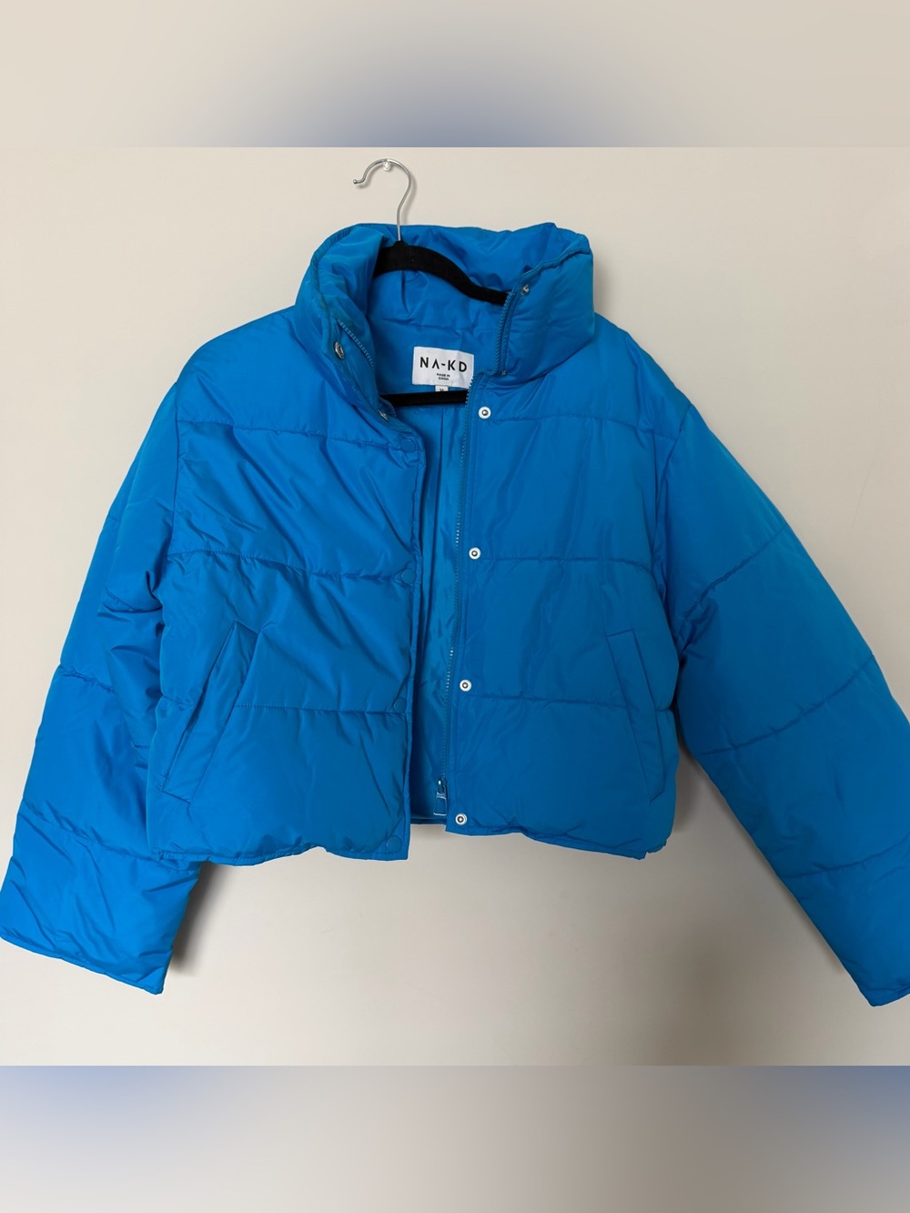 NA-KD Lightweight Cropped Puffer Jacket in Bright Blue